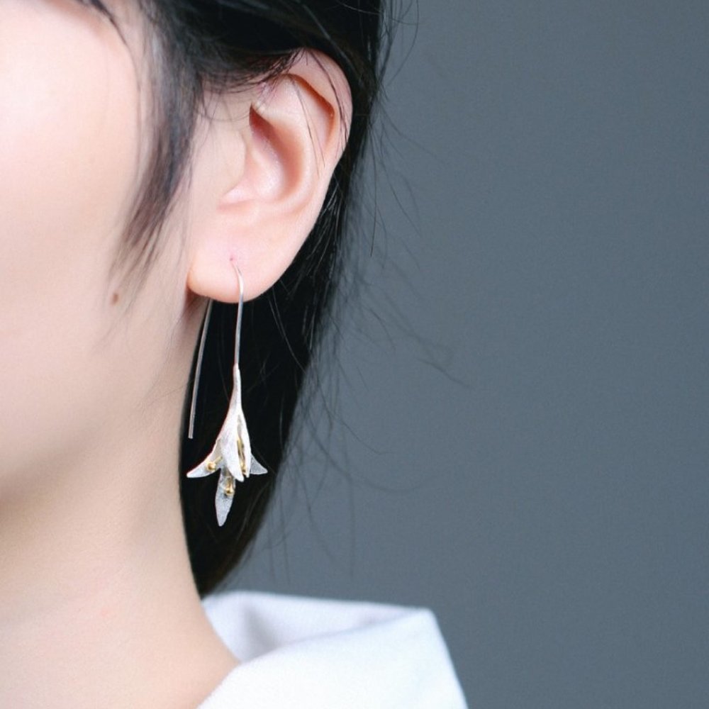 NEW 925 Sterling Silver Two Tone Lily Earrings - Picture 2 of 3
